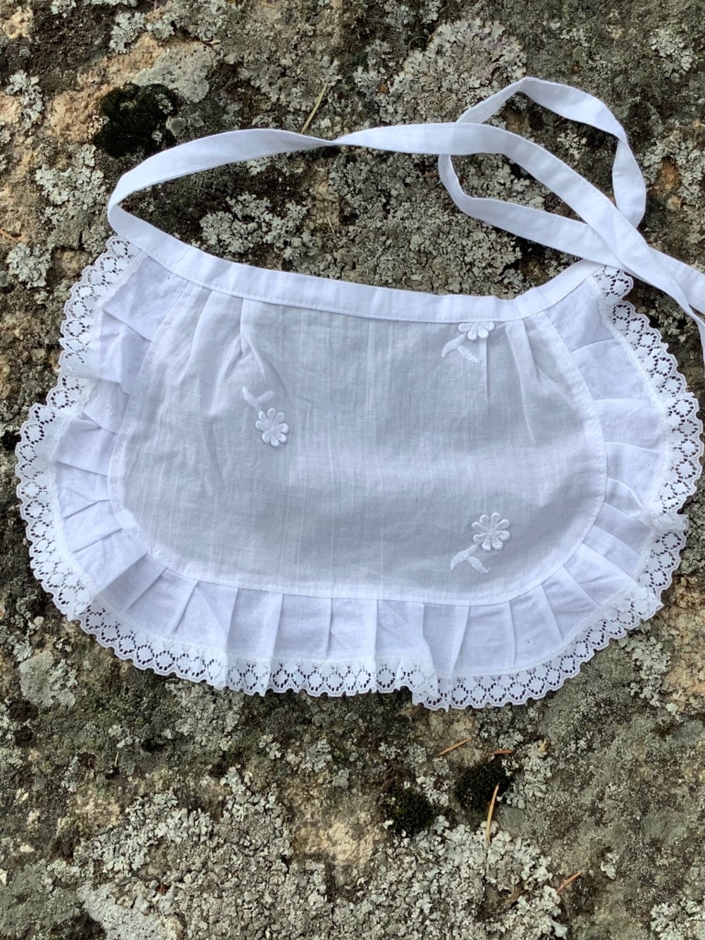 White Apron with Ruffles for girls Costume Wedding Kitchen